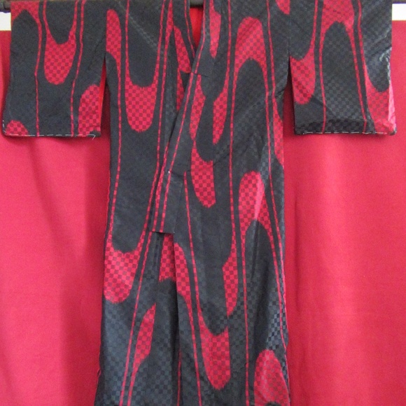 Authentic Japanese Kimono - Picture 2 of 12